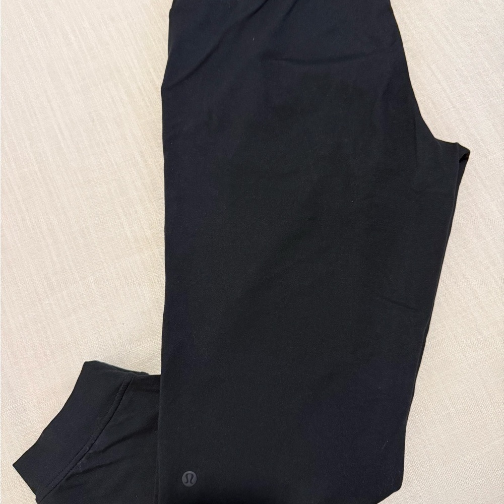 Lululemon Cropped Joggers